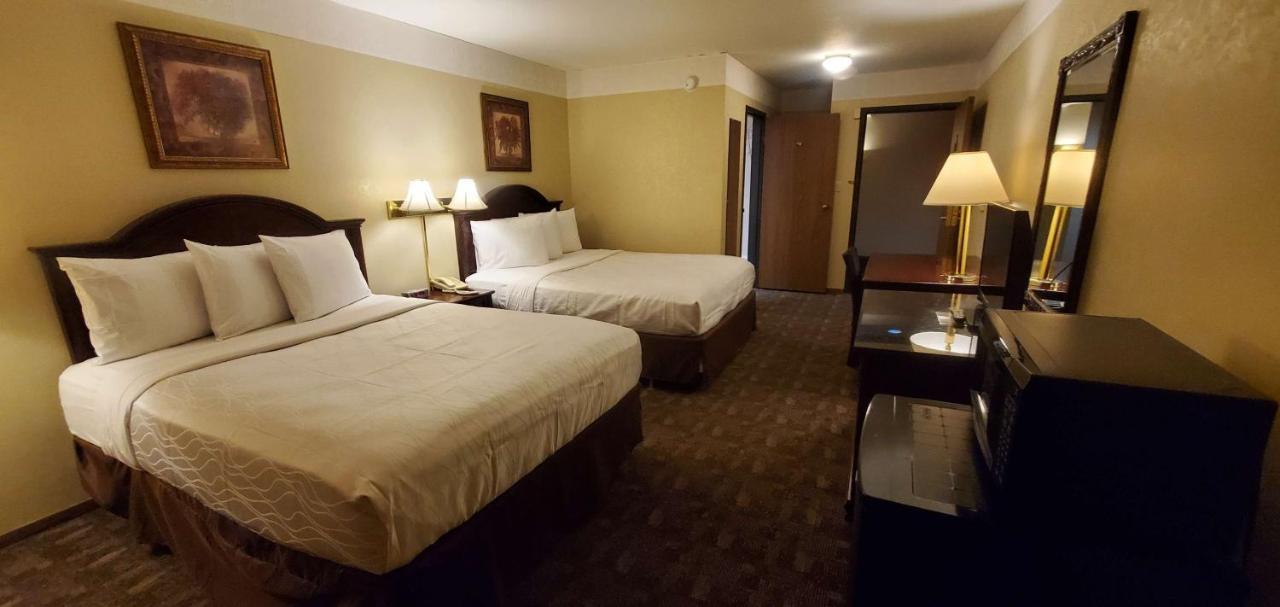 Americas Best Value Inn Chippewa Falls Exterior photo