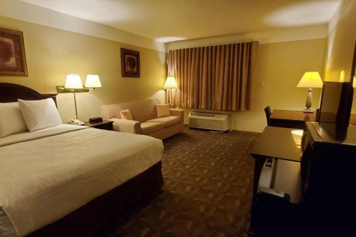 Americas Best Value Inn Chippewa Falls Exterior photo