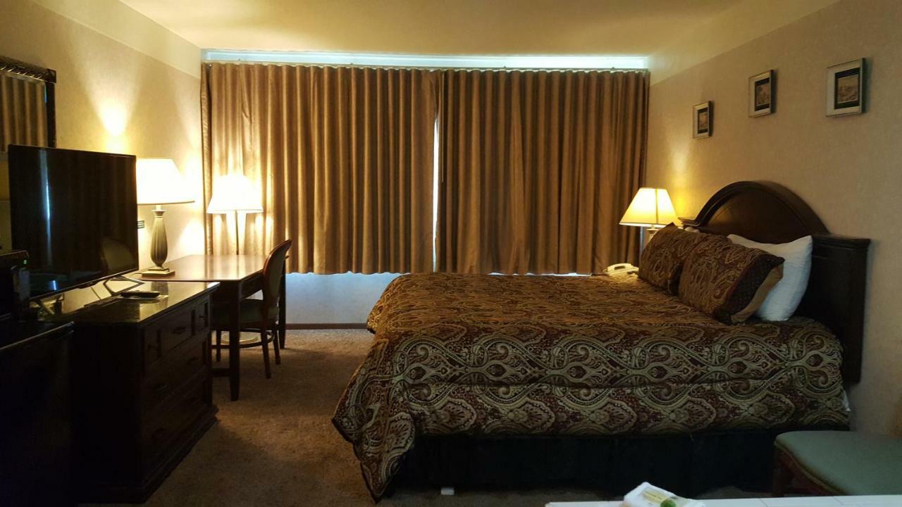 Americas Best Value Inn Chippewa Falls Exterior photo
