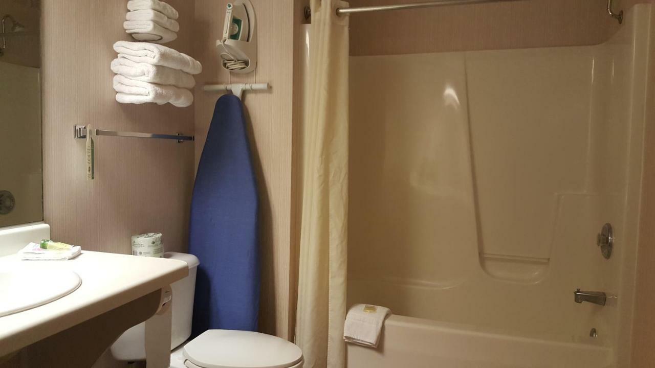 Americas Best Value Inn Chippewa Falls Exterior photo