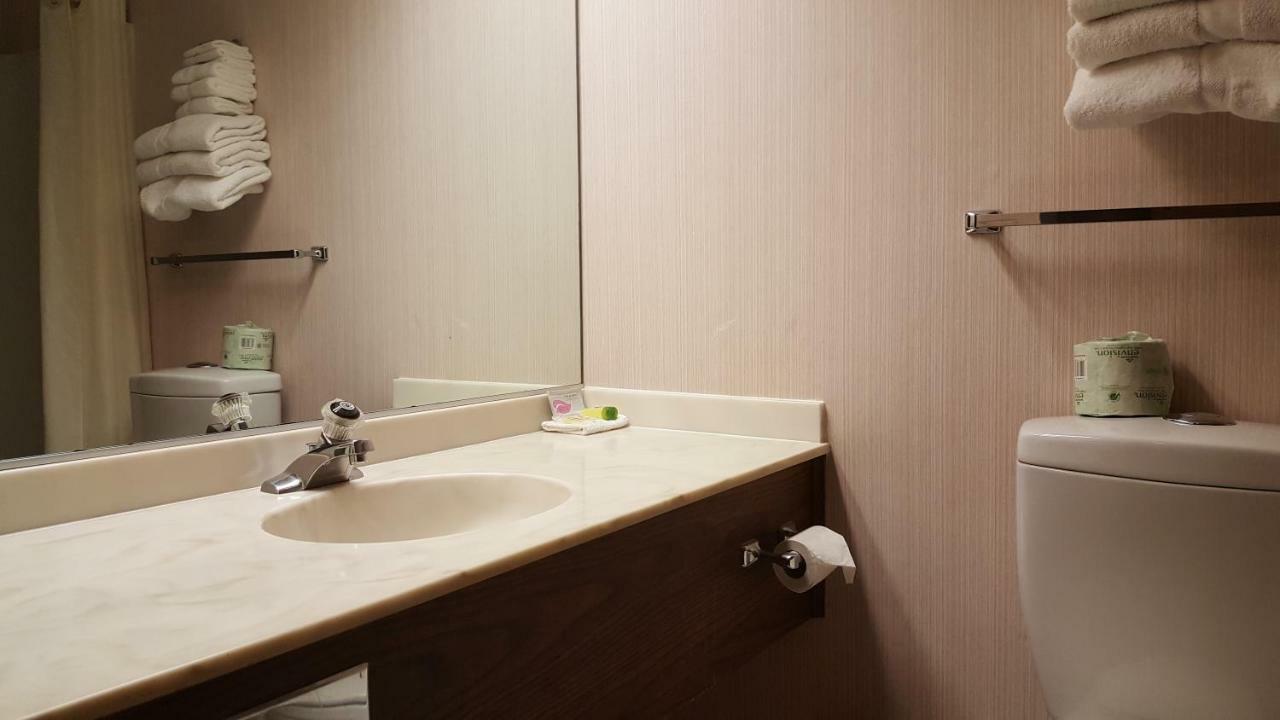 Americas Best Value Inn Chippewa Falls Exterior photo